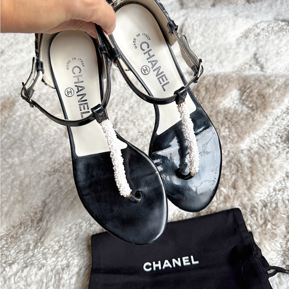 Chanel beaded CC tweed houndstooth thong sandals flats 37.5 black white - Picture 13 of 13